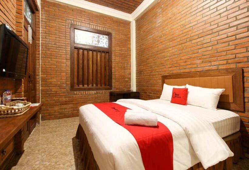 Номер Deluxe, Reddoorz Near Amikom Yogyakarta 2