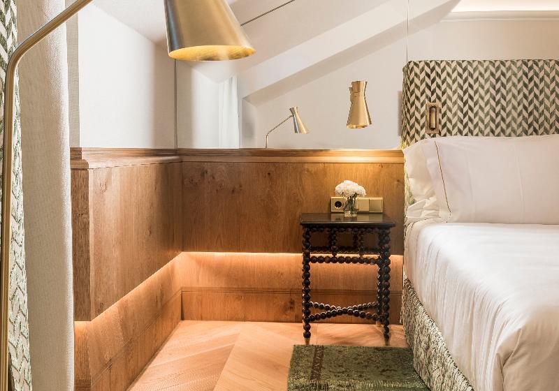 اتاق لوکس خانوادگی, Palacio Solecio, A Small Luxury Hotel Of The World