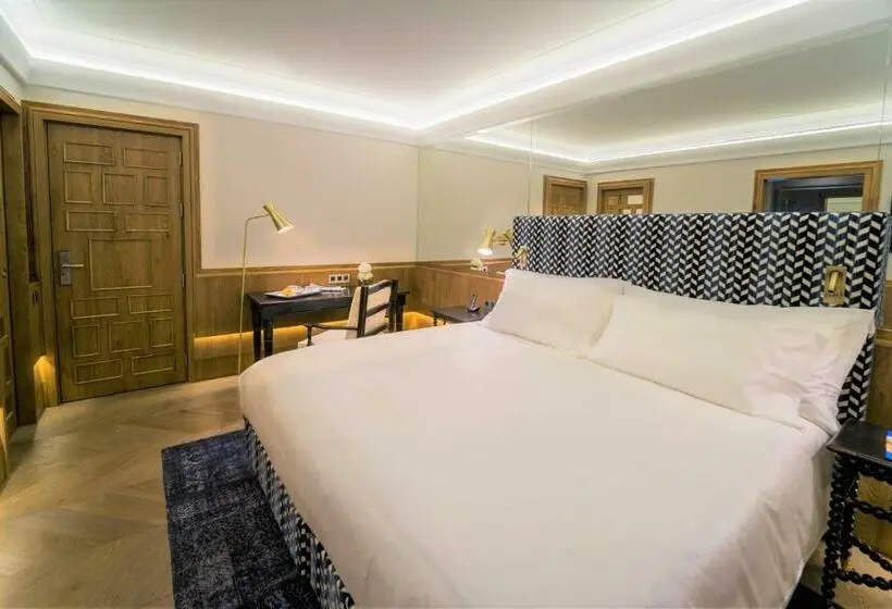 اتاق لوکس خانوادگی, Palacio Solecio, A Small Luxury Hotel Of The World