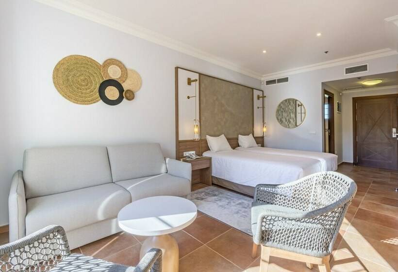 スタンダードスタジオ, La Sella Premium Lifestyle Apartments