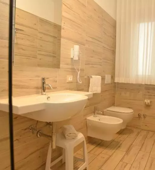 Pokój Czteroosobowy Standard Widok Morze, Lungomare