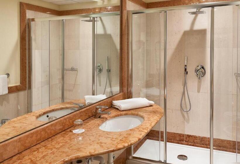 اتاق سوپریور چهار تخته, Mercure Villa Romanazzi Carducci Bari