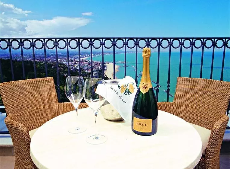 اتاق استاندارد با بالکن, Posillipo