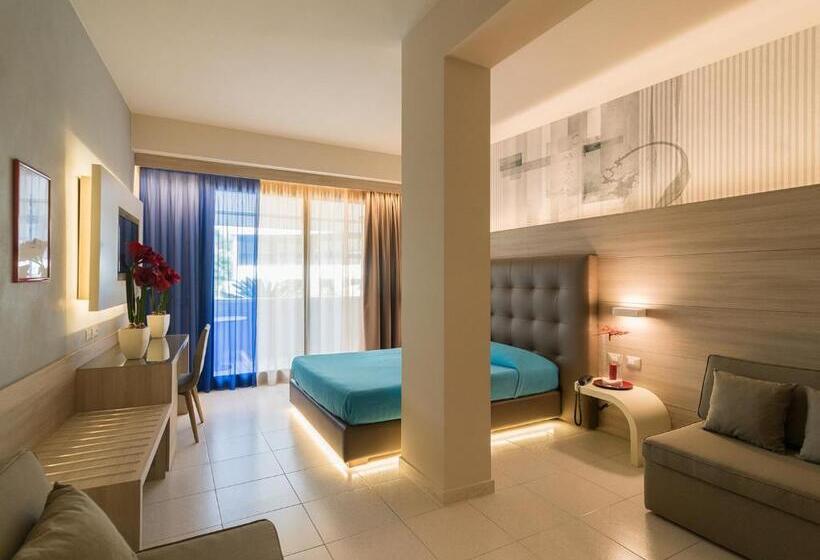 Номер Superior Вид на Бассейн, President Park