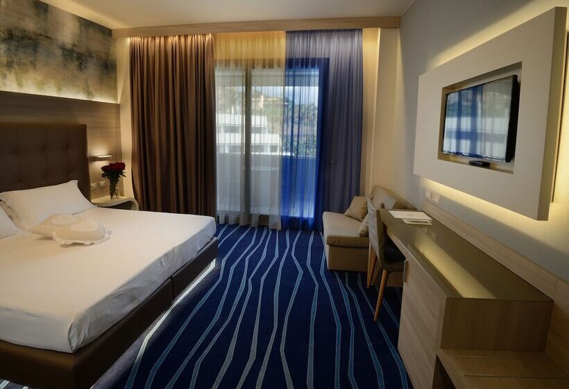 Номер Superior Вид на Бассейн, President Park