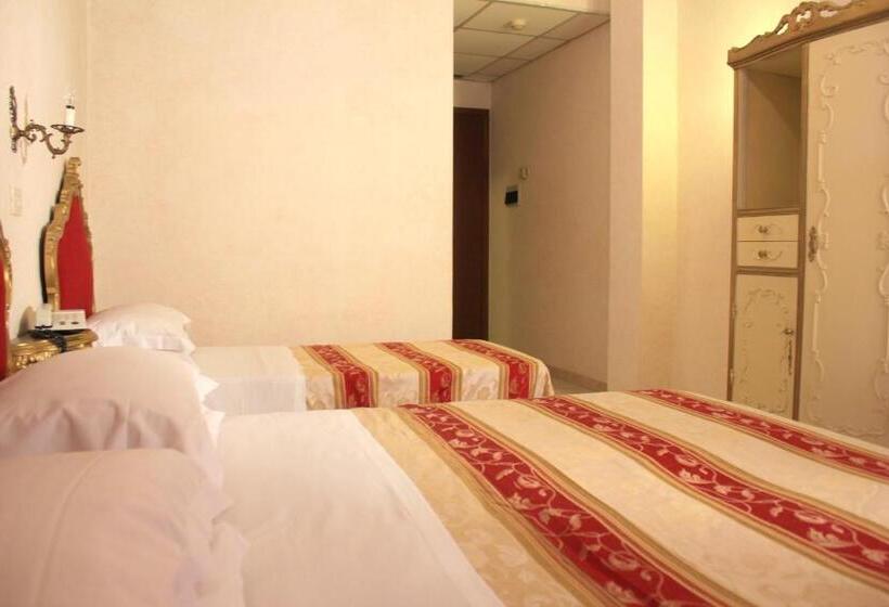 3-Bett-Standardzimmer, Romulus