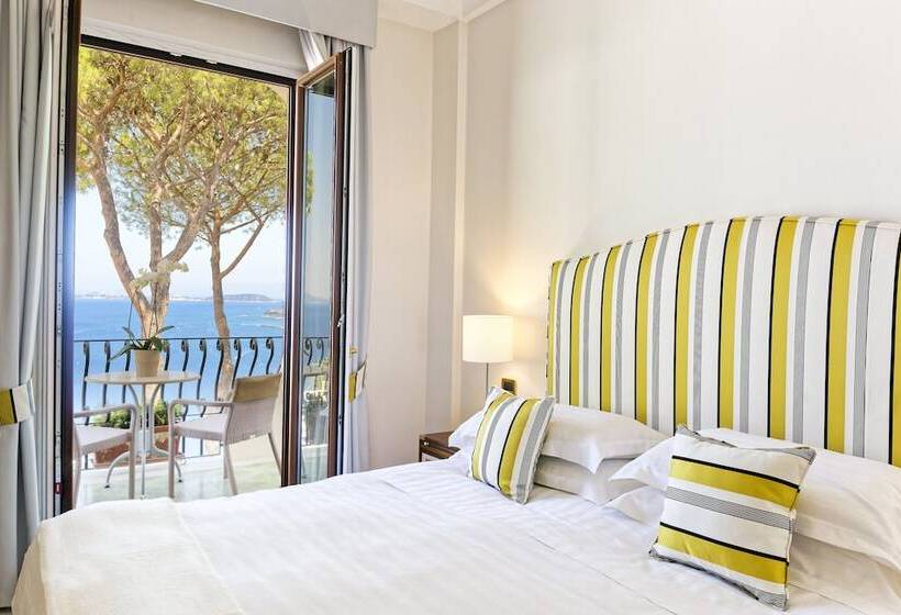 غرفة سوبيريور مطلّة علي البحر, San Montano Resort & Spa