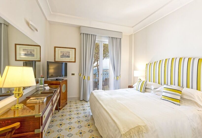 غرفة سوبيريور مطلّة علي البحر, San Montano Resort & Spa