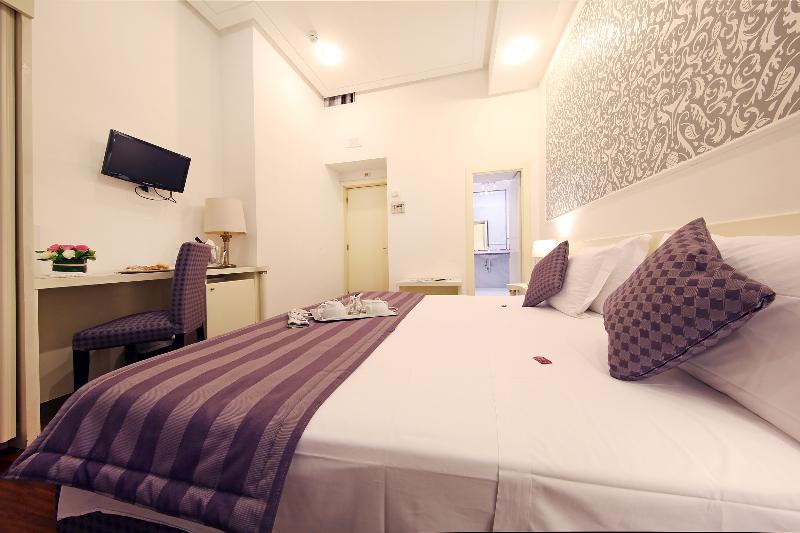 חדר סטנדרט לשלושה, Traiano