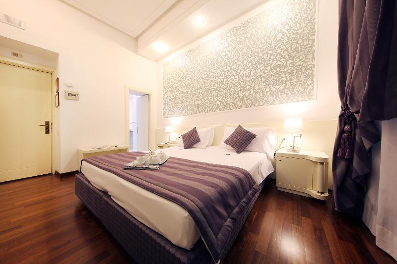 חדר סטנדרט לשלושה, Traiano