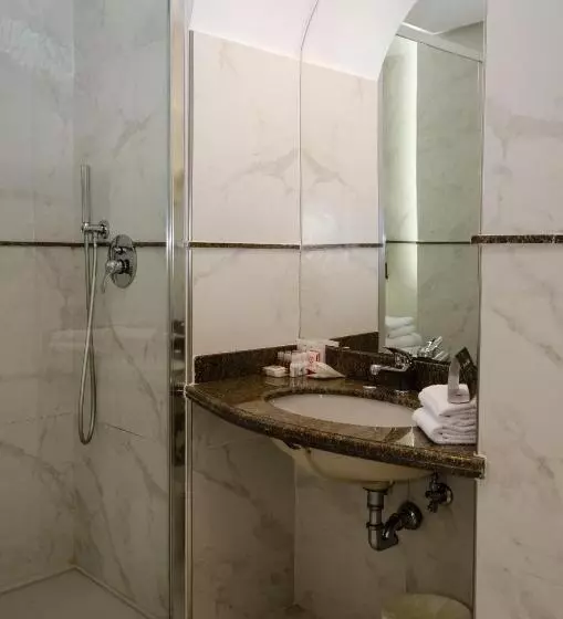 اتاق استاندارد یک نفره, Traiano