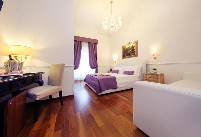 חדר סטנדרט לשלושה, Traiano