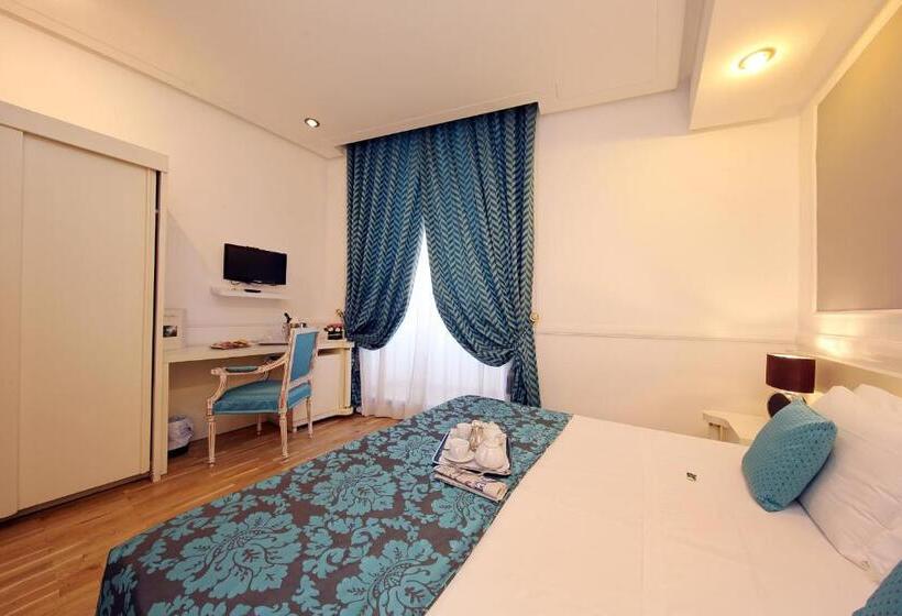 חדר סטנדרט לשלושה, Traiano