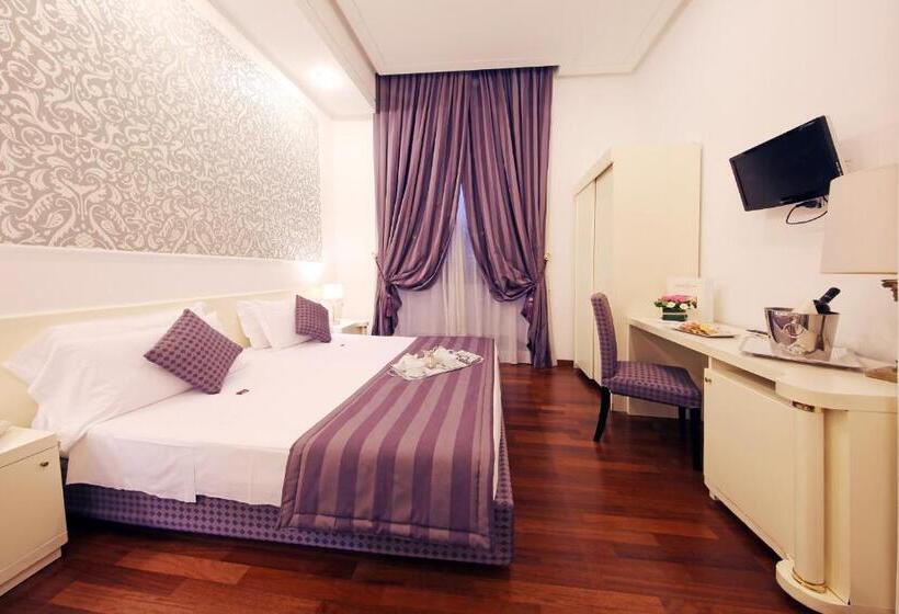 חדר סטנדרט לשלושה, Traiano