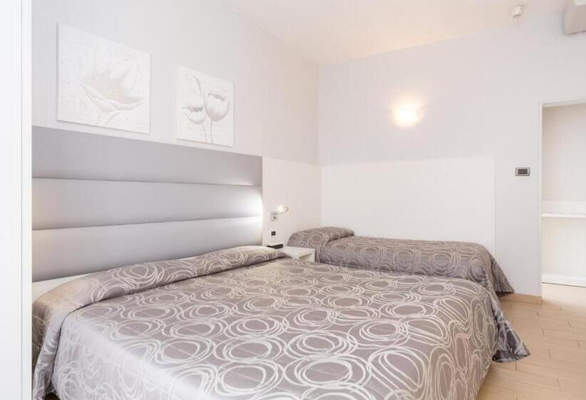 Habitació Triple Estàndard, University