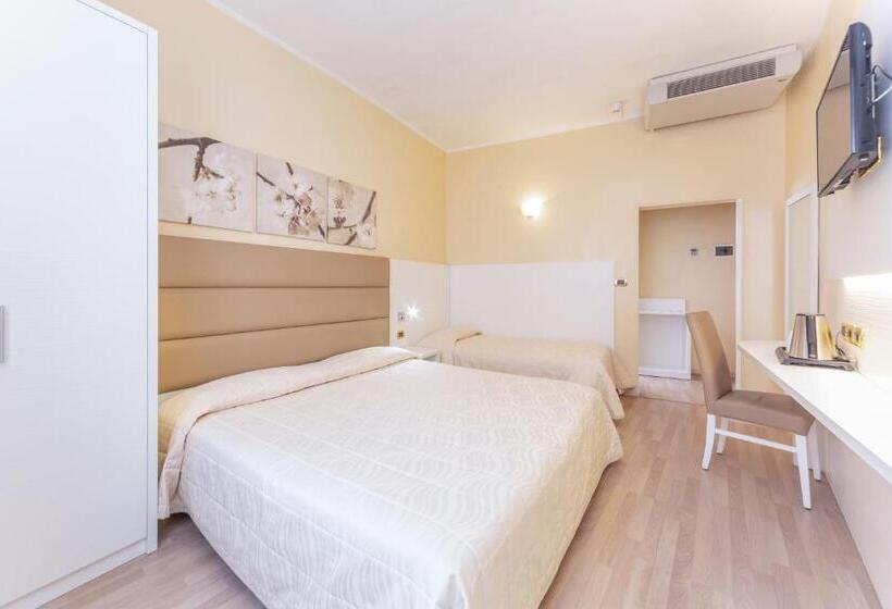 Habitació Triple Estàndard, University