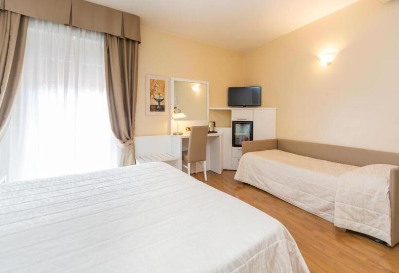 Habitació Triple Estàndard, University