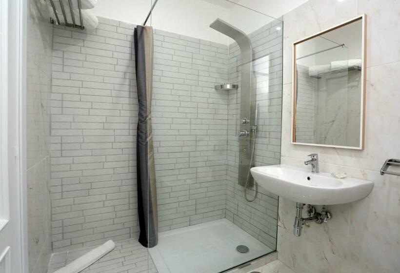 اتاق استاندارد سه نفره, Vergilius Billia