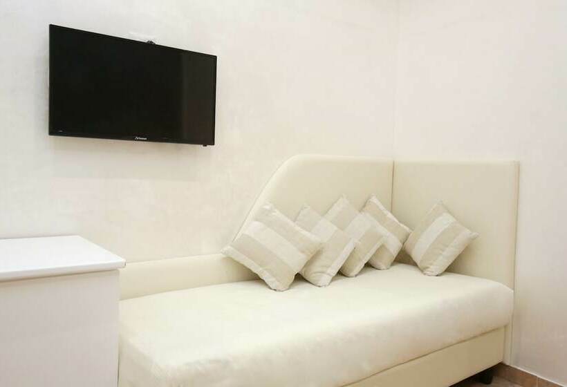 اتاق استاندارد سه نفره, Vergilius Billia