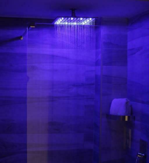 اتاق سوپریور, Vergilius Billia