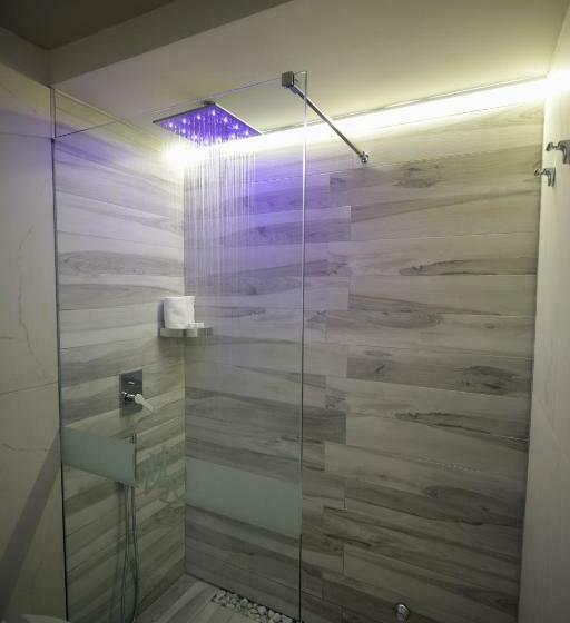 اتاق سوپریور, Vergilius Billia