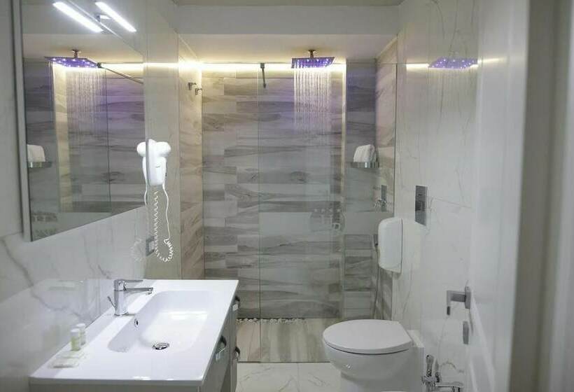 اتاق سوپریور, Vergilius Billia