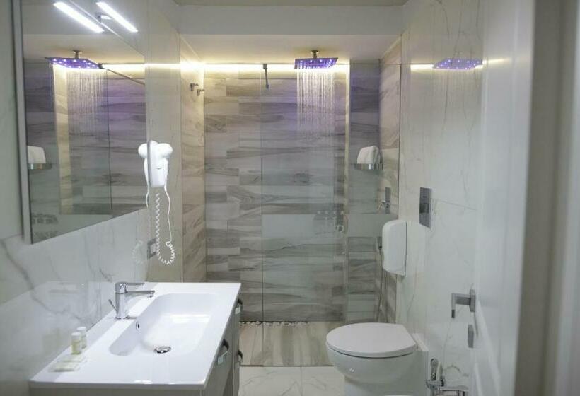 اتاق سوپریور سه تخته, Vergilius Billia