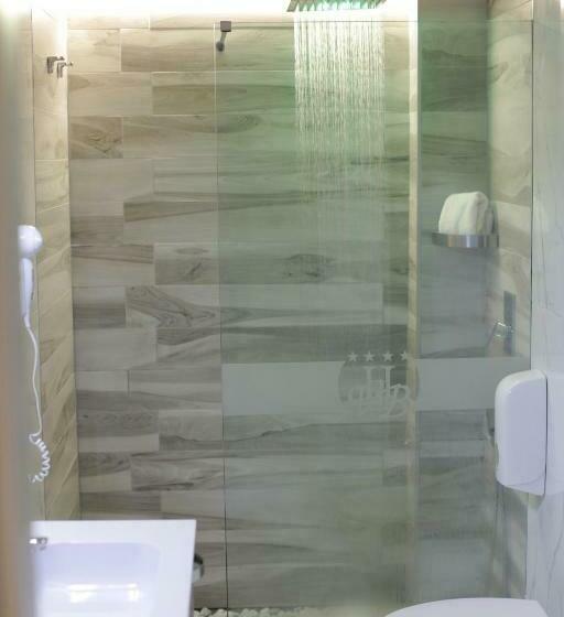 اتاق سوپریور سه تخته, Vergilius Billia