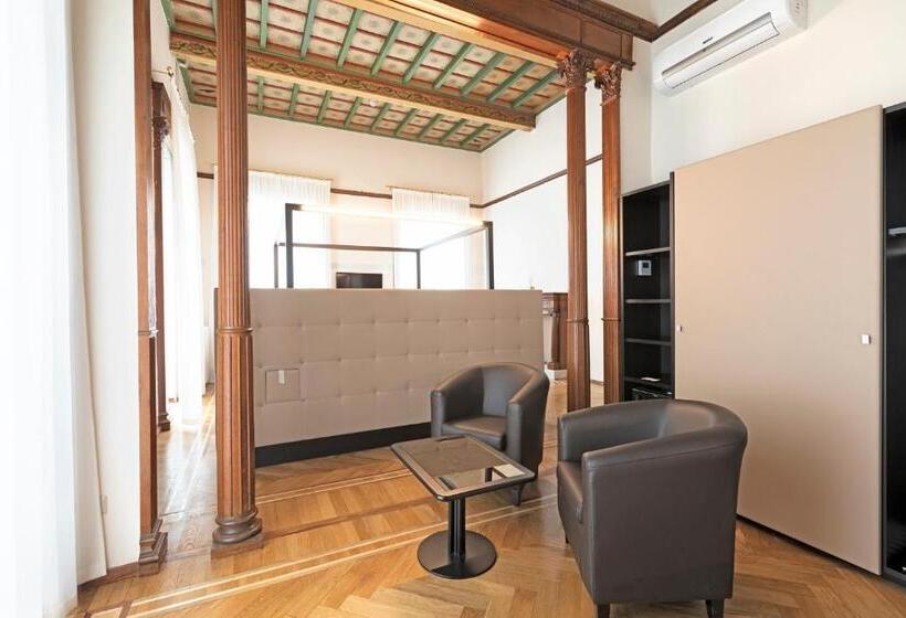 Suite with lake view, Villa Cipressi, By R Collection Hotels