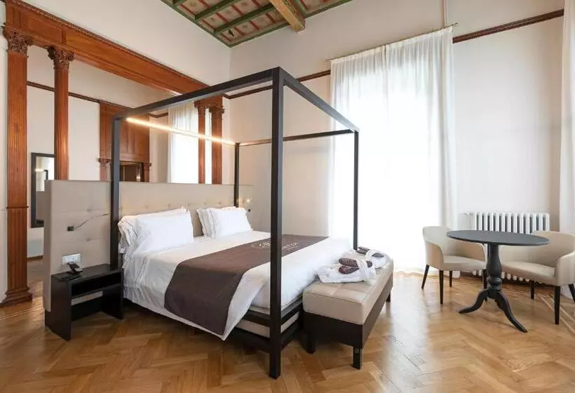 Suite with lake view, Villa Cipressi, By R Collection Hotels