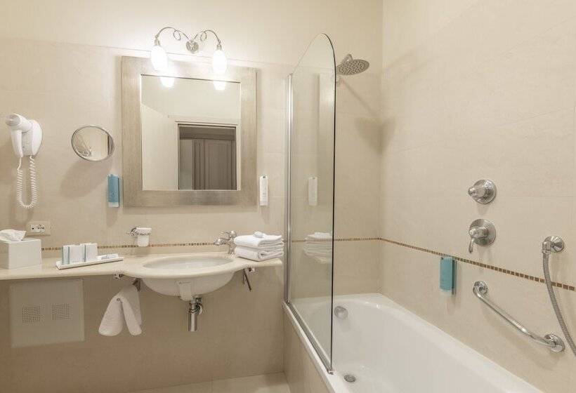 سوییت جونیور با چشم‌انداز دریاچه, Villa Rosa Hotel Desenzano
