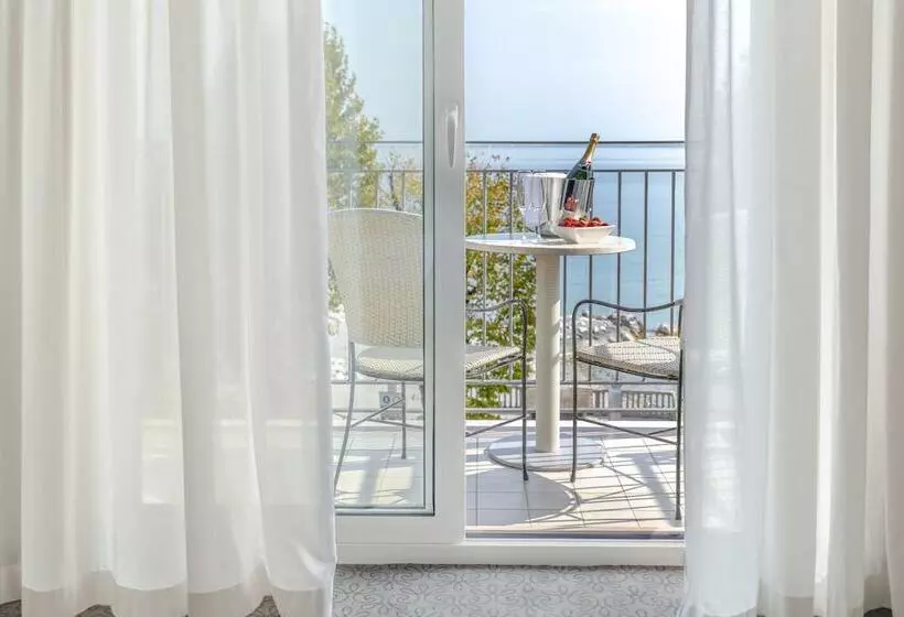 Suite with lake view, Villa Rosa Hotel Desenzano
