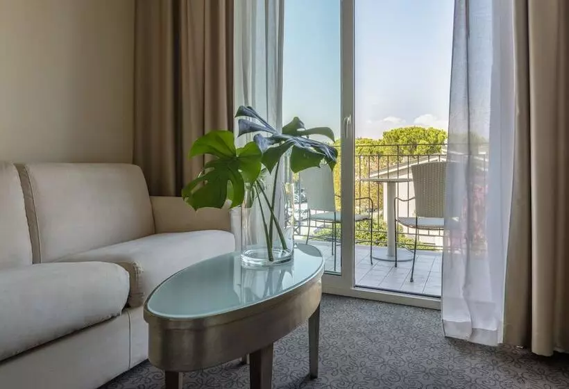 Suite with lake view, Villa Rosa Hotel Desenzano