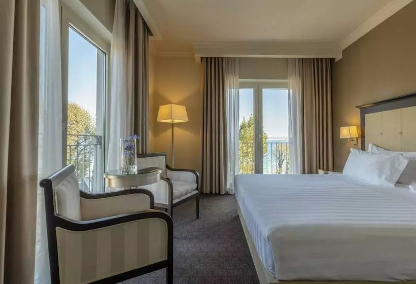 Suite with lake view, Villa Rosa Hotel Desenzano
