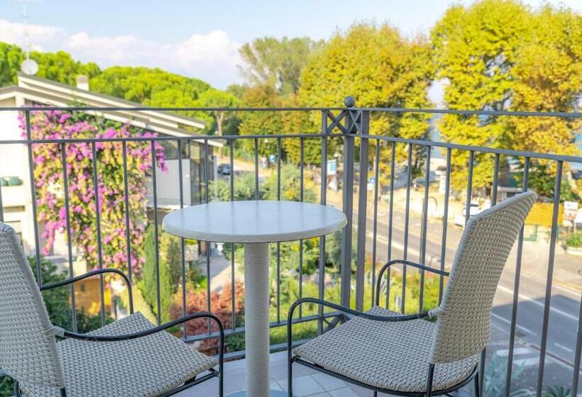 غرفة قياسية مزوَّدة بشُرفة, Villa Rosa Hotel Desenzano