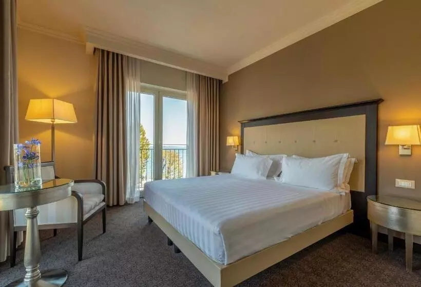 Suite with lake view, Villa Rosa Hotel Desenzano