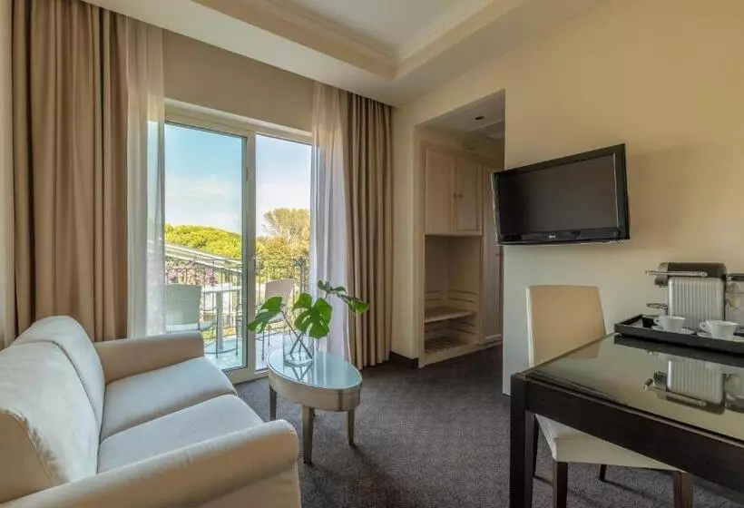 Suite with lake view, Villa Rosa Hotel Desenzano