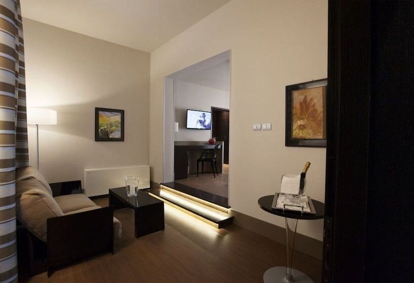 小型套房, Vittoria