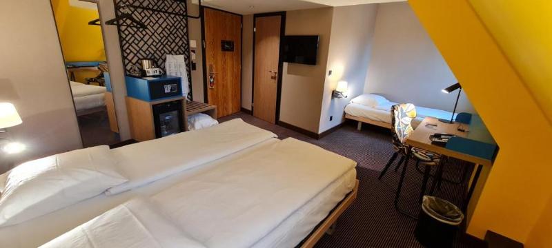 标准三人间, Vittoria