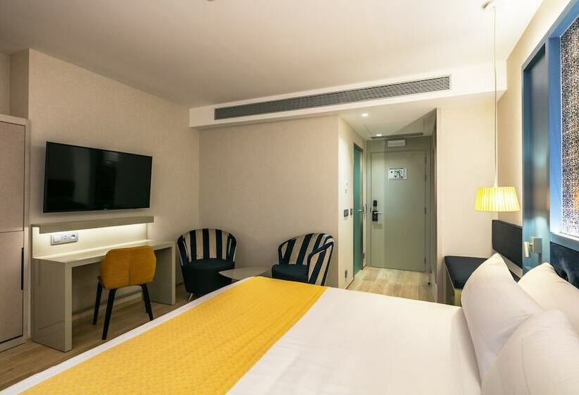 اتاق خانوادگی, Catalonia Porto