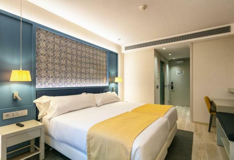 Superior Room with Terrace, Catalonia Porto