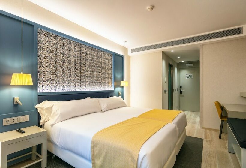 Superior Room with Terrace, Catalonia Porto