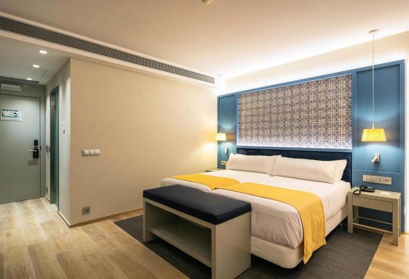 Superior Room with Terrace, Catalonia Porto