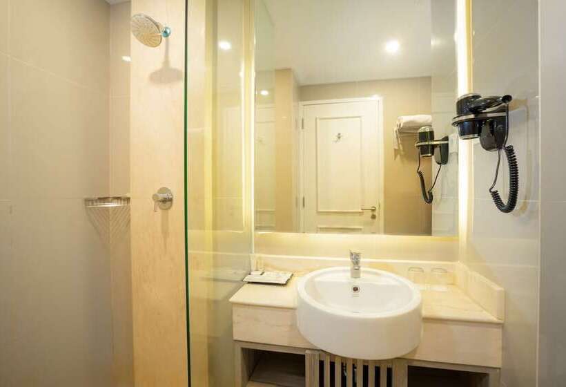 Номер Superior, El Hotel Yogyakarta Malioboro