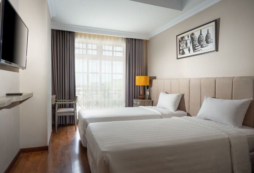 Номер Superior, El Hotel Yogyakarta Malioboro
