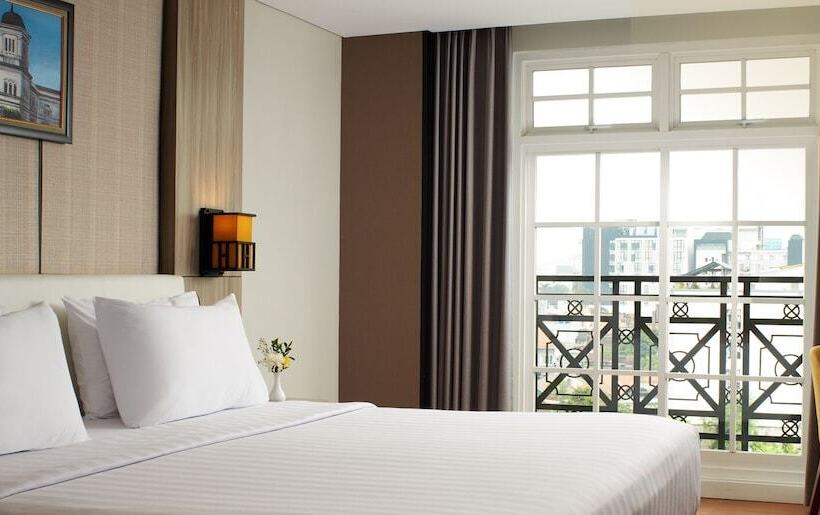 Номер Deluxe, El Hotel Yogyakarta Malioboro