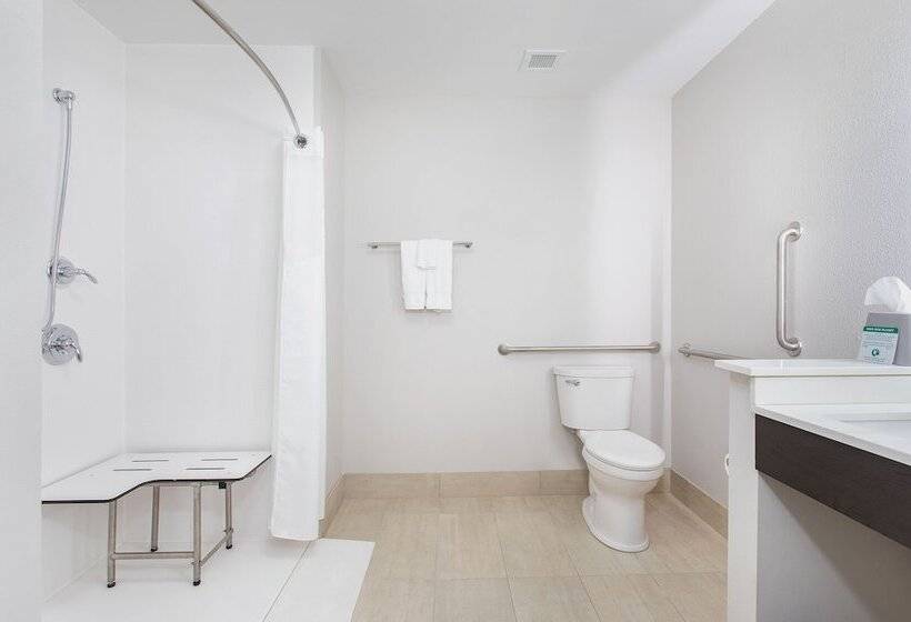 جناح لذوى الاحتياجات الخاصة, Holiday Inn Express & Suites   La Grange, An Ihg