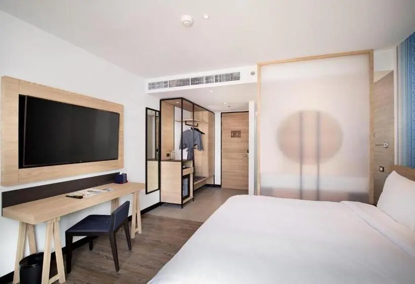 Deluxe Room King Size Bed