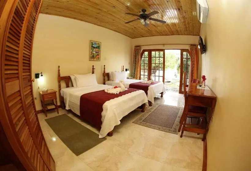 اتاق لوکس با چشم‌انداز دریا, Charela Inn