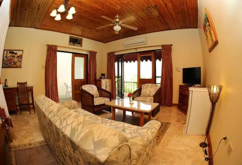 سوییت جونیور با چشم‌انداز دریا, Charela Inn